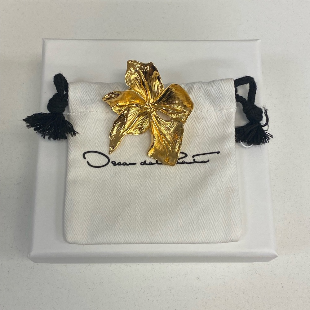 Oscar de la Renta Flower Pin